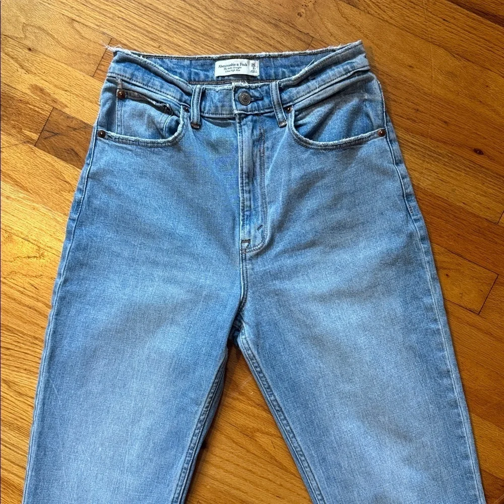 Abercrombie Ultra High Rise Ankle Straight Jean